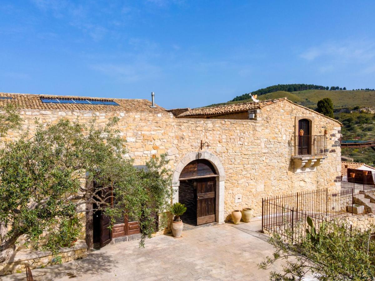 Masseria Fortificata Lo Zafferaneto Buccheri Exterior foto
