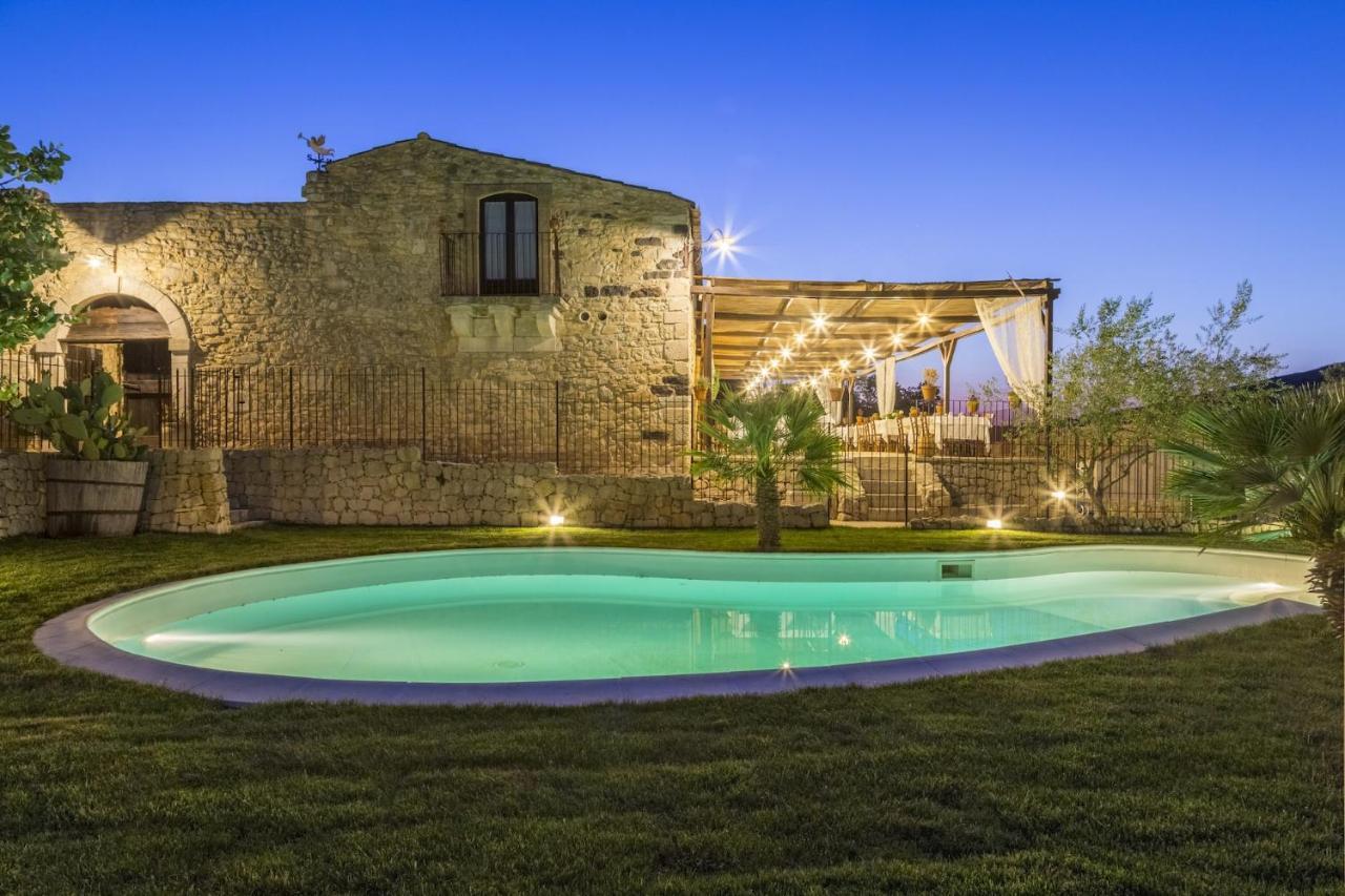 Masseria Fortificata Lo Zafferaneto Buccheri Exterior foto