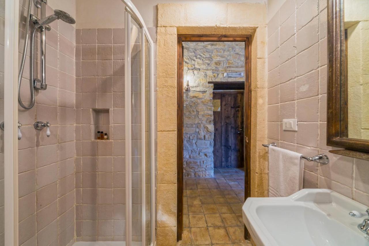 Masseria Fortificata Lo Zafferaneto Buccheri Exterior foto