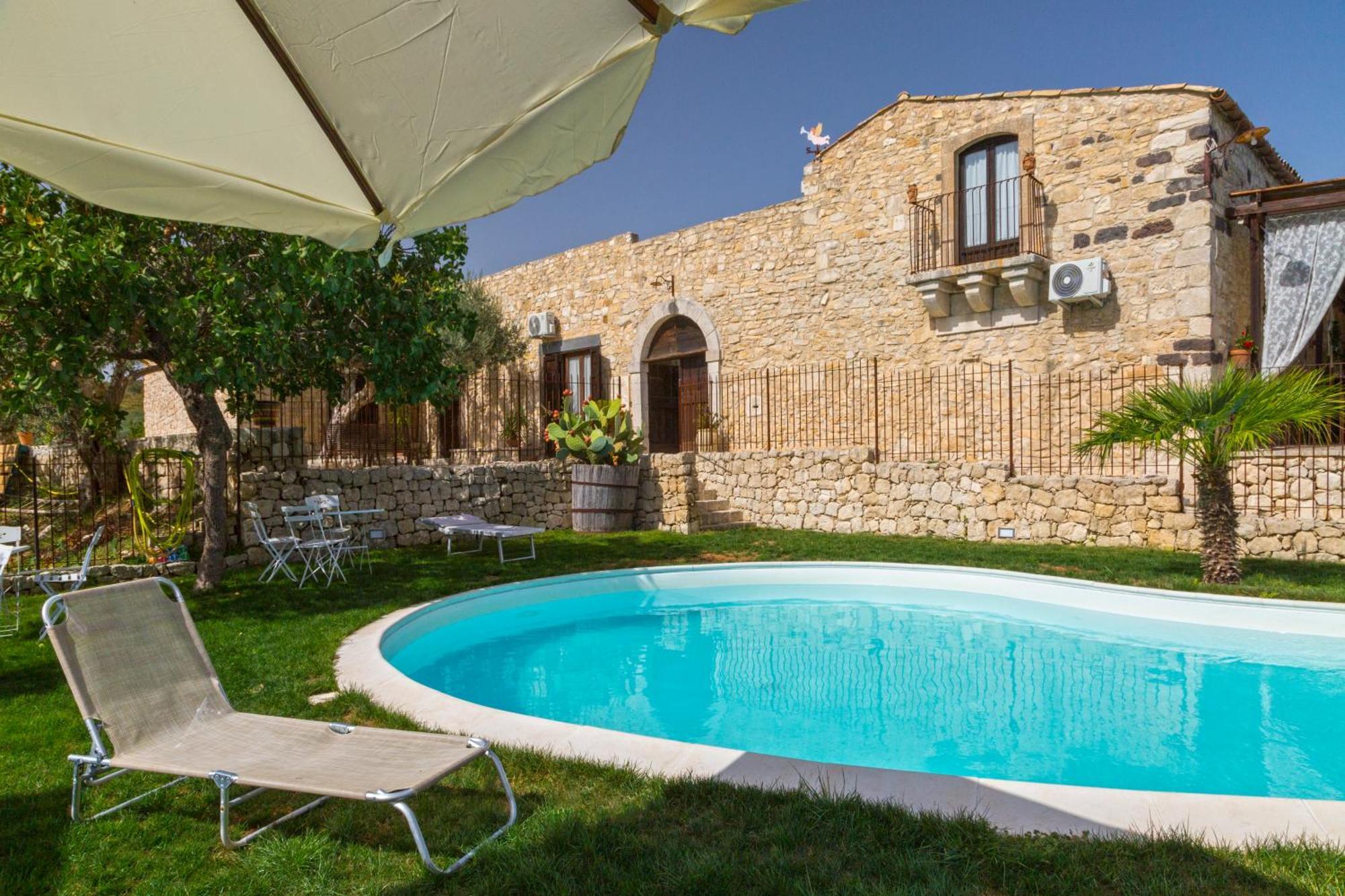 Masseria Fortificata Lo Zafferaneto Buccheri Exterior foto